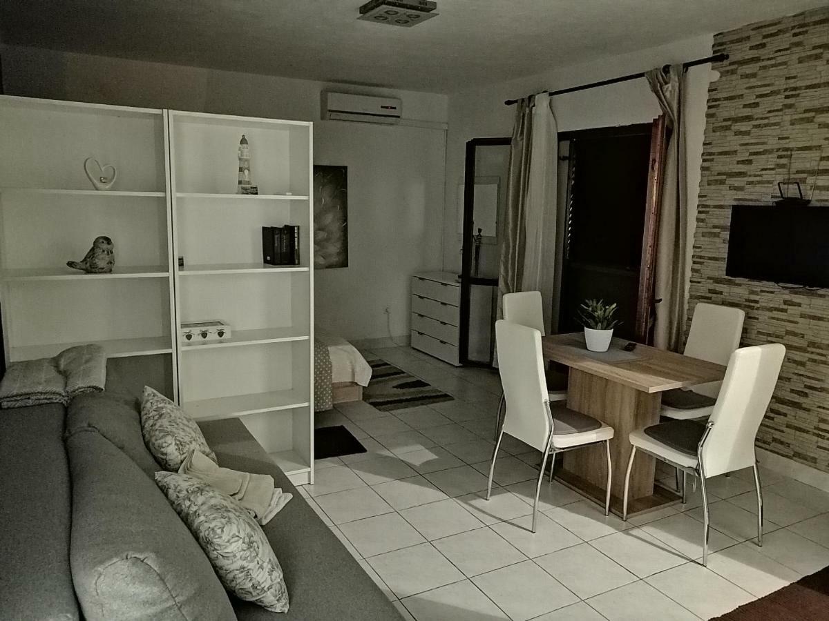 Seaview Holiday Apartments, Ventura Nin Exterior foto
